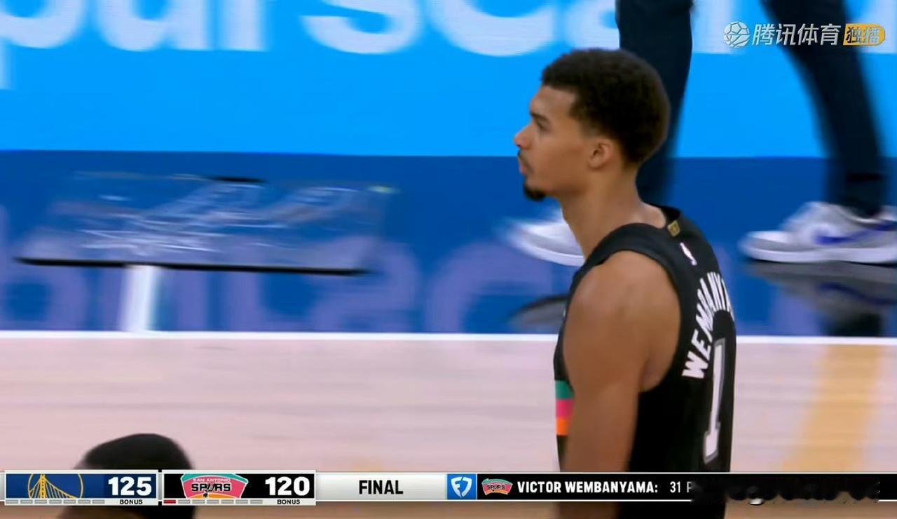 还是库日天！！！库里45+5+5，文班亚马31+15+10，勇士逆转马刺！北