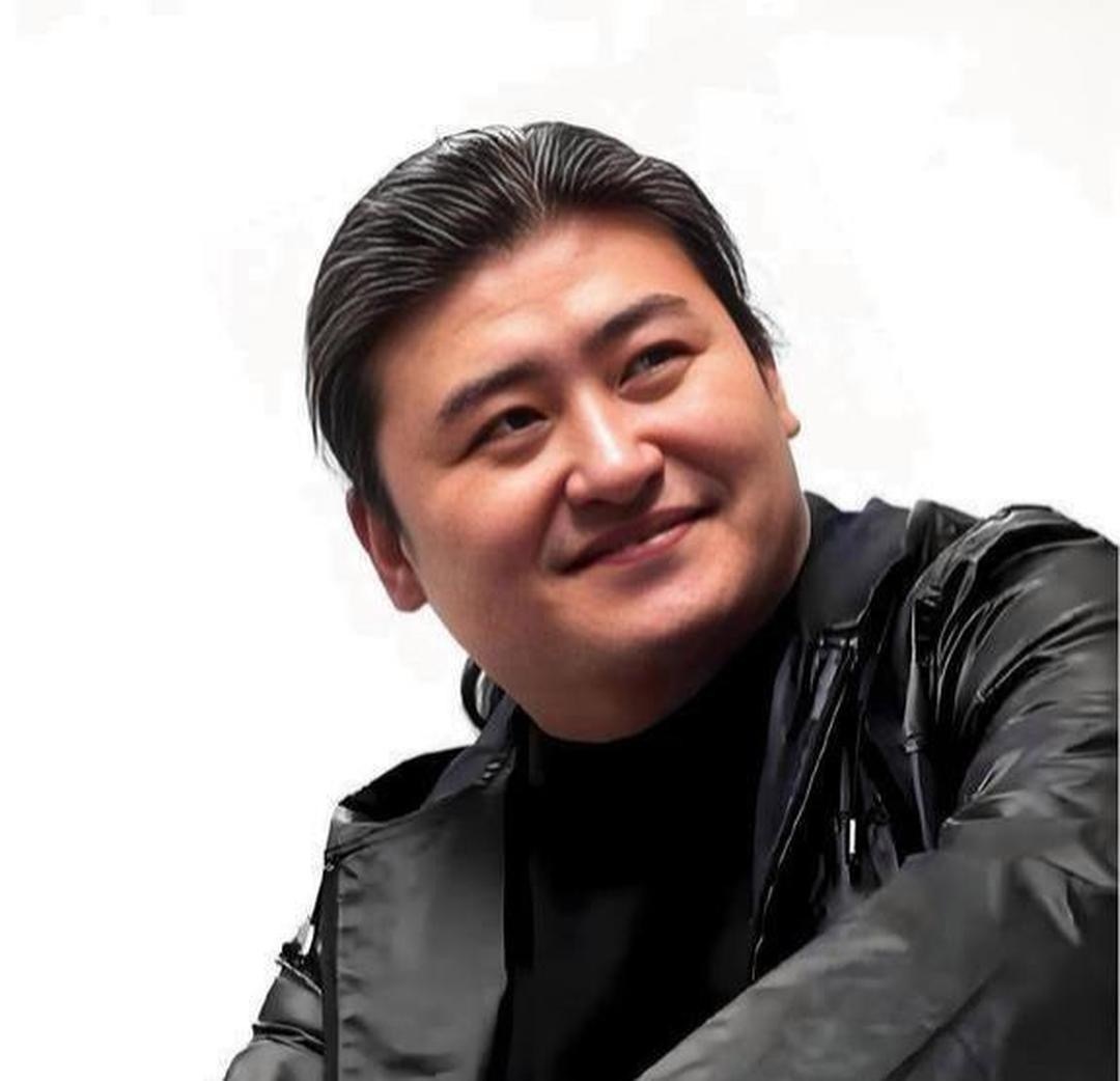 当年那英公开说刀郎没品味的时候，刘欢在做什么呢？据说，当时刘欢一边悠闲地喝着茶，一边不慌不忙地说：“