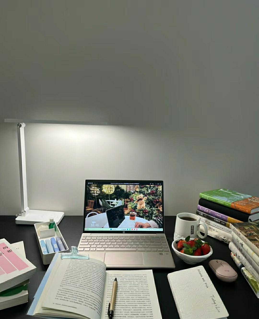 说起来挺讽刺的，用上AI之后，下班反而更晚了。首先，省出来的时间根本落不到你