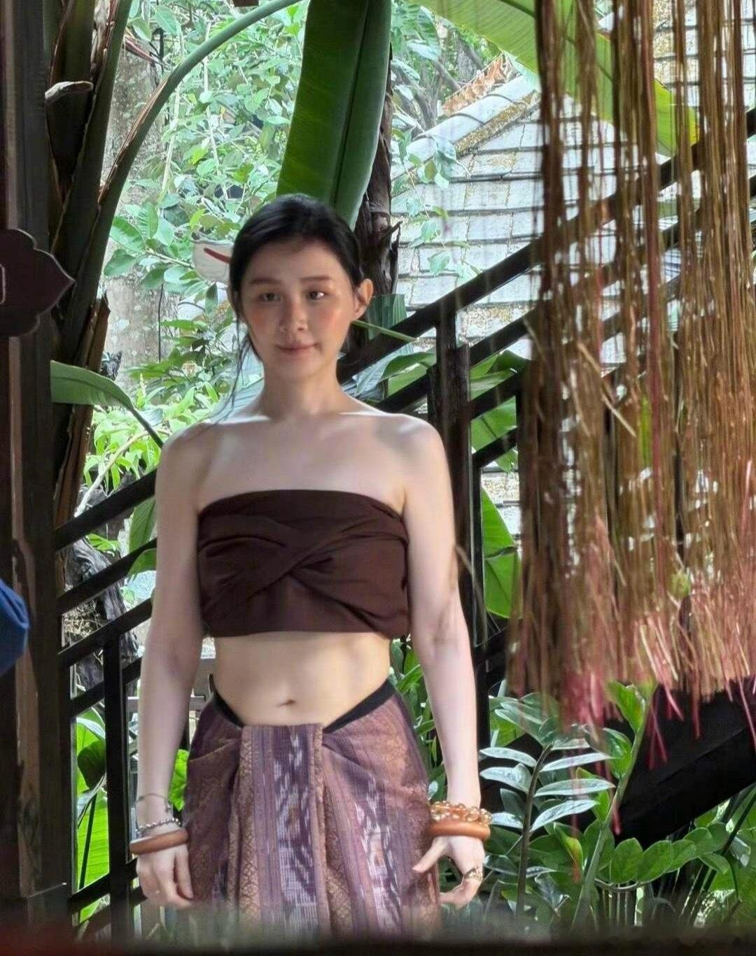 好家伙，这居然是金靖？怎么和印象中长得不一样了……对于金靖的“大变活人”，想了想