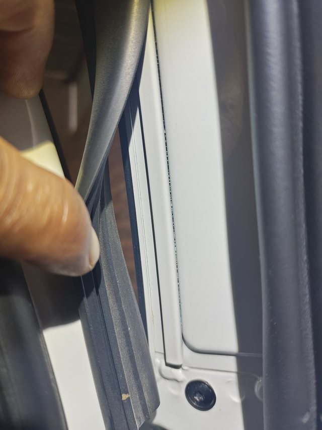 吉利帝豪手动挡生锈问题大家买新车担心生锈是最敏感的问题，我只能说说自己的车。2