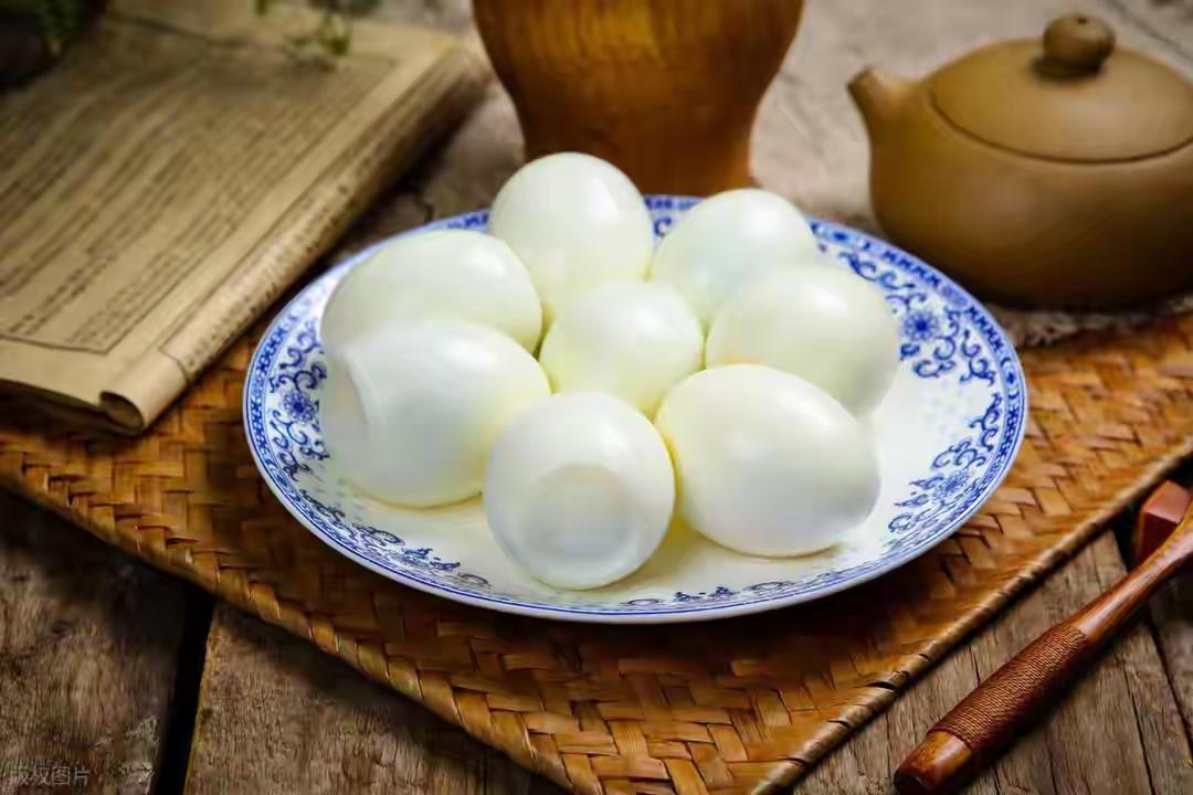 调查发现：高血压患者若每天吃水煮蛋，不用多久，或会有5个改善“吃一颗水煮