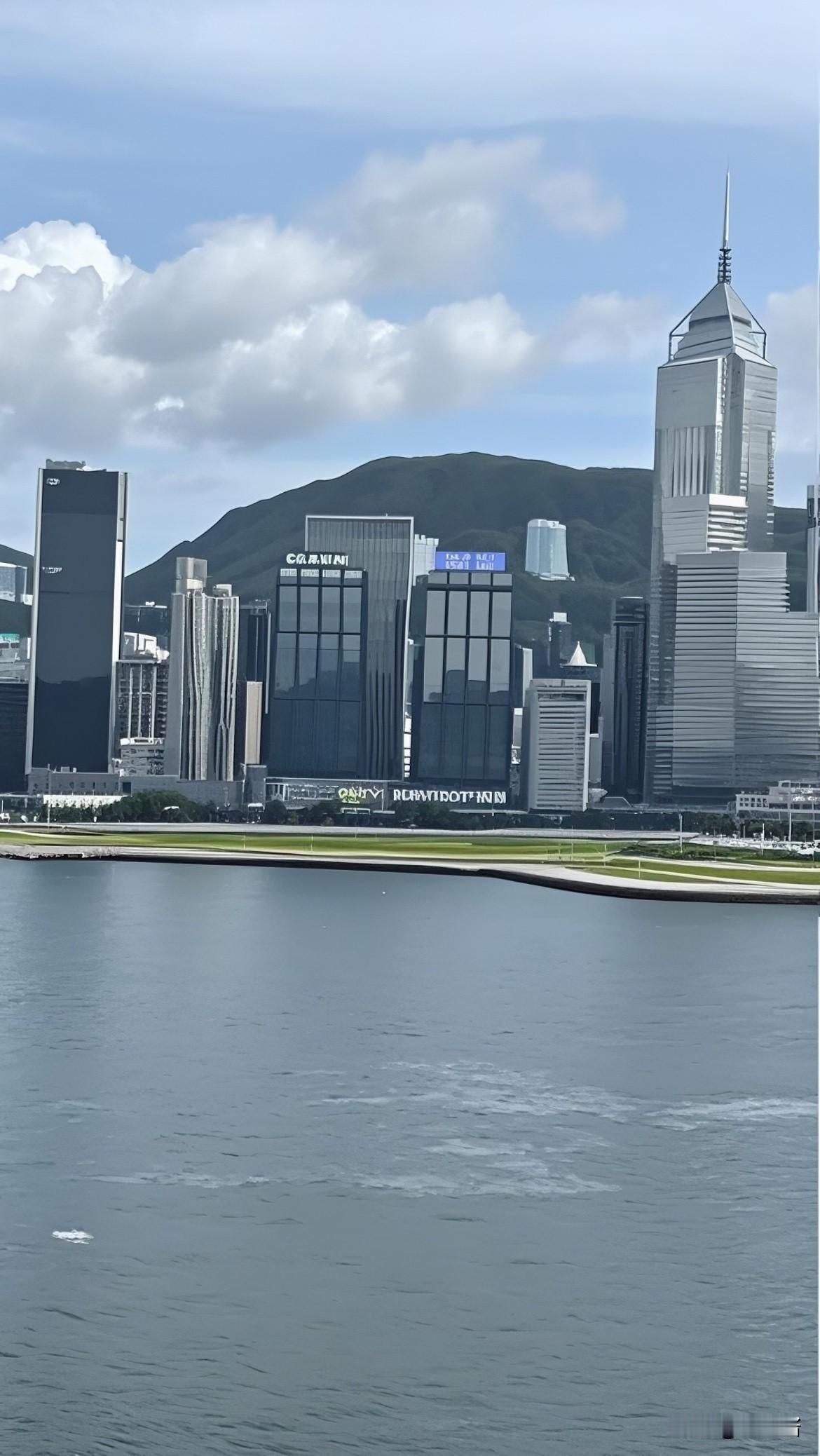 大家好，我伯父是一个在香港工作过的50多岁的人。今天跟大家聊聊大陆50岁以上的人