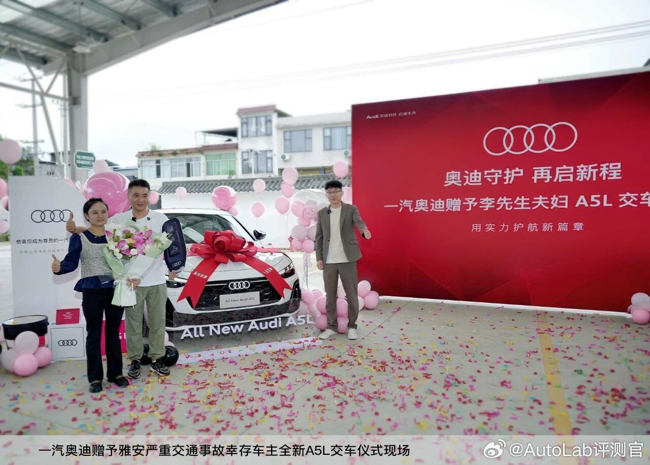 在今年9月10日下午，四川雅安的一辆奥迪A4L在路口等红绿灯时，一辆满载水泥的罐