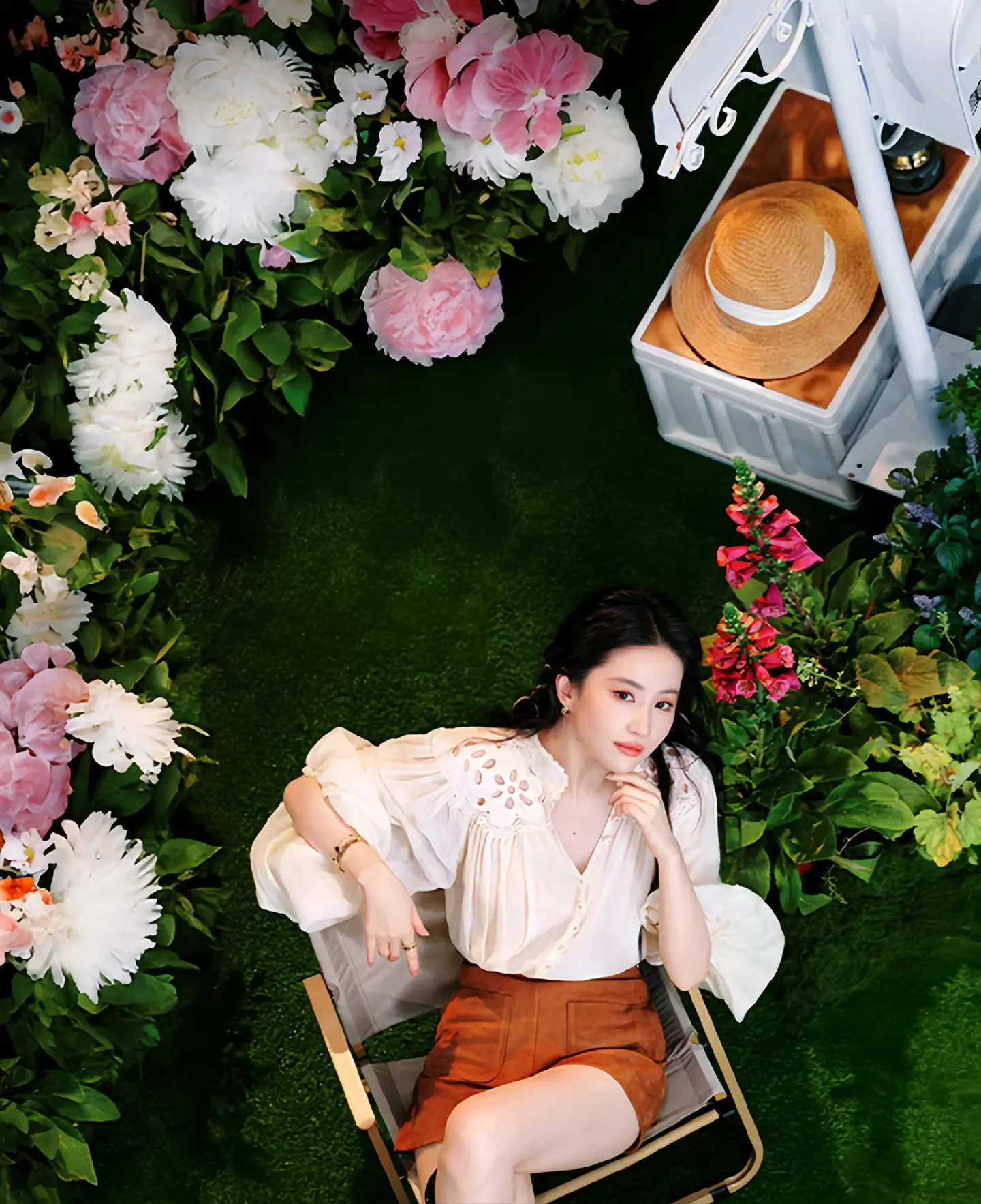 刘亦菲美如花仙子：这组照片太治愈