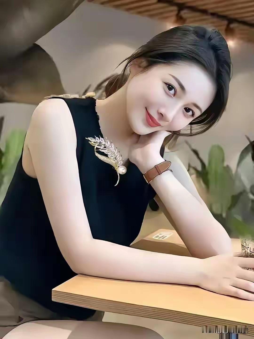 上联：梦里伊人何处去下联：若即若离云雾中