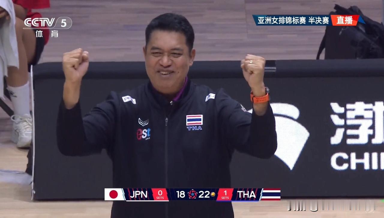 中国女排的泰国姐夫阻击日本后，明天敢不敢赢中国女排？废罗果然废掉日本女排亚锦