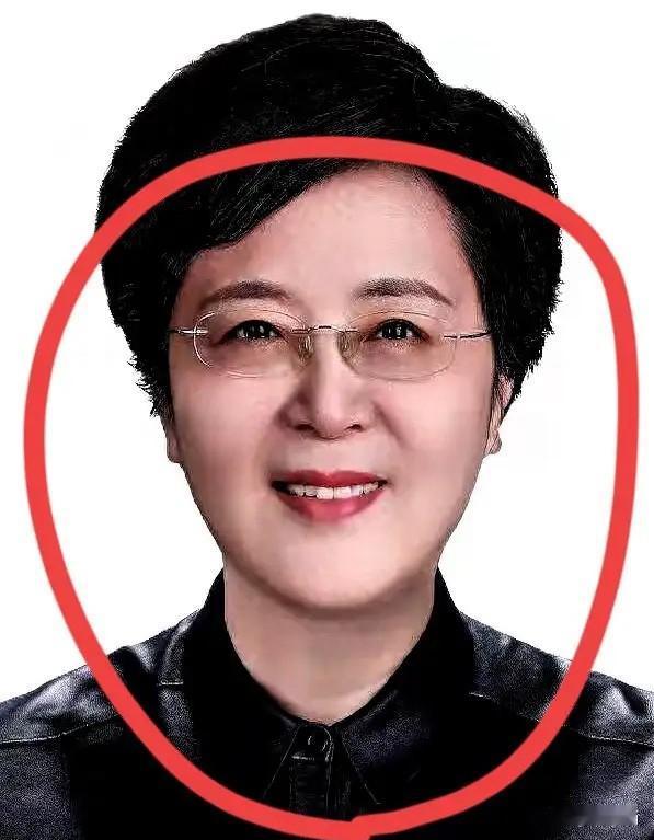 国务院那份任免名单，就安安静静地挂在官网角落里。但眼神扫到“陈薇”那两个字时