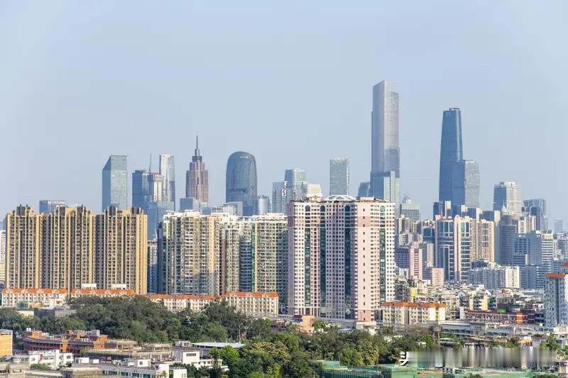 那些去年到广州楼市抄底的人又成了代价，成功的帮助广州楼市软着陆了，帮别人化债了。