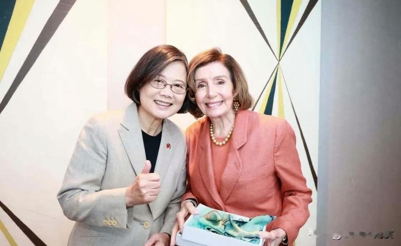 老蔡头跑美国见佩洛西，两个昨日的老黄瓜，还能干什么坏事呢？是想赌特朗普中期选举失