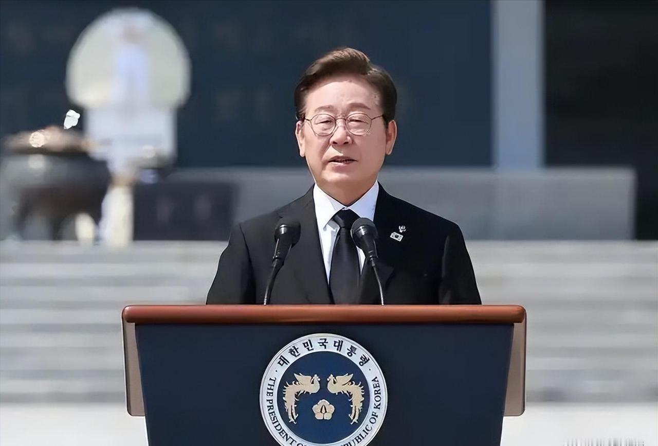 看似破冰和解！李在明谦恭宴请文在寅、漫步交谈2小时，背后藏着韩国政坛致命困局。