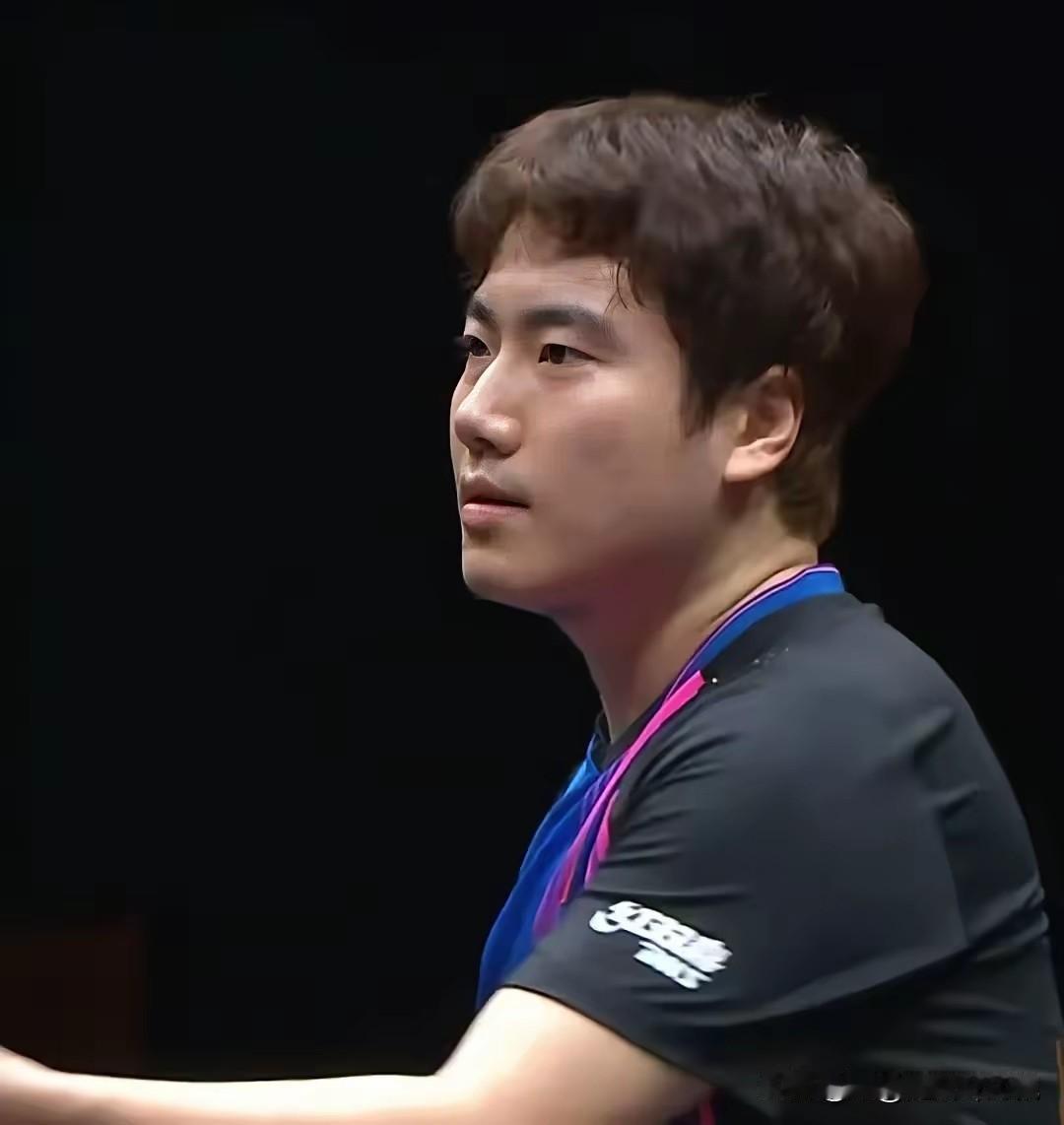 梁靖崑廉颇老矣。樊振东在的时候，梁靖崑几乎没戏，偶尔赢一两场也就是高光了。按