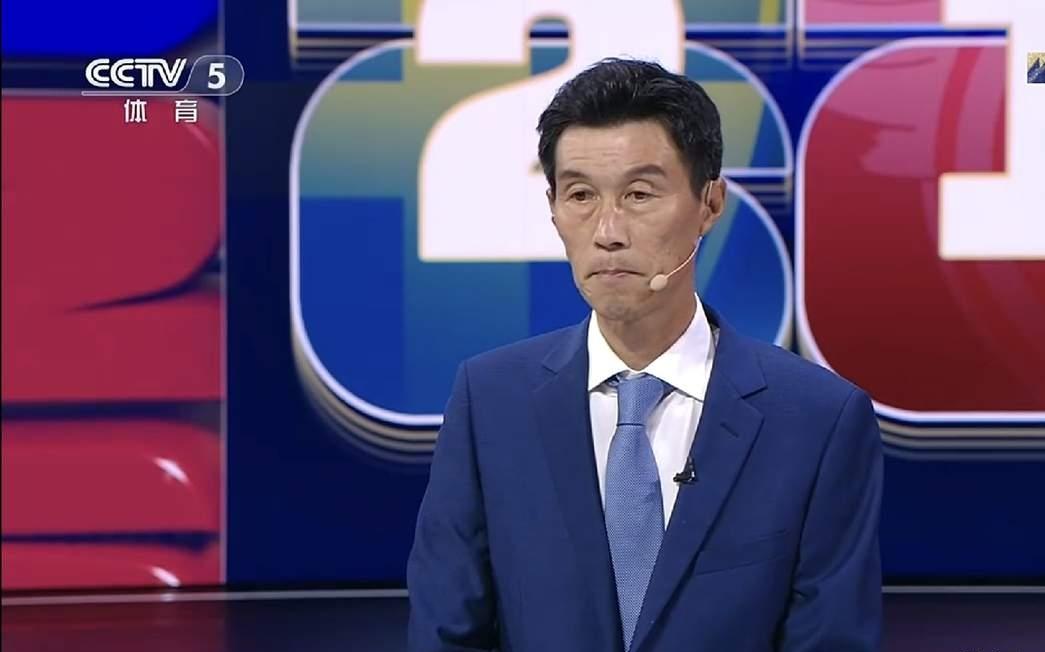 坦率说，欧楚良的世界杯解说受到了不少批评，认为他的口音、语速作为足球解说嘉宾存在