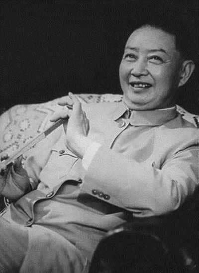 民国25年（1936年），德国奔驰汽车正式进入中国，他们想到了让梅兰芳做代言人。