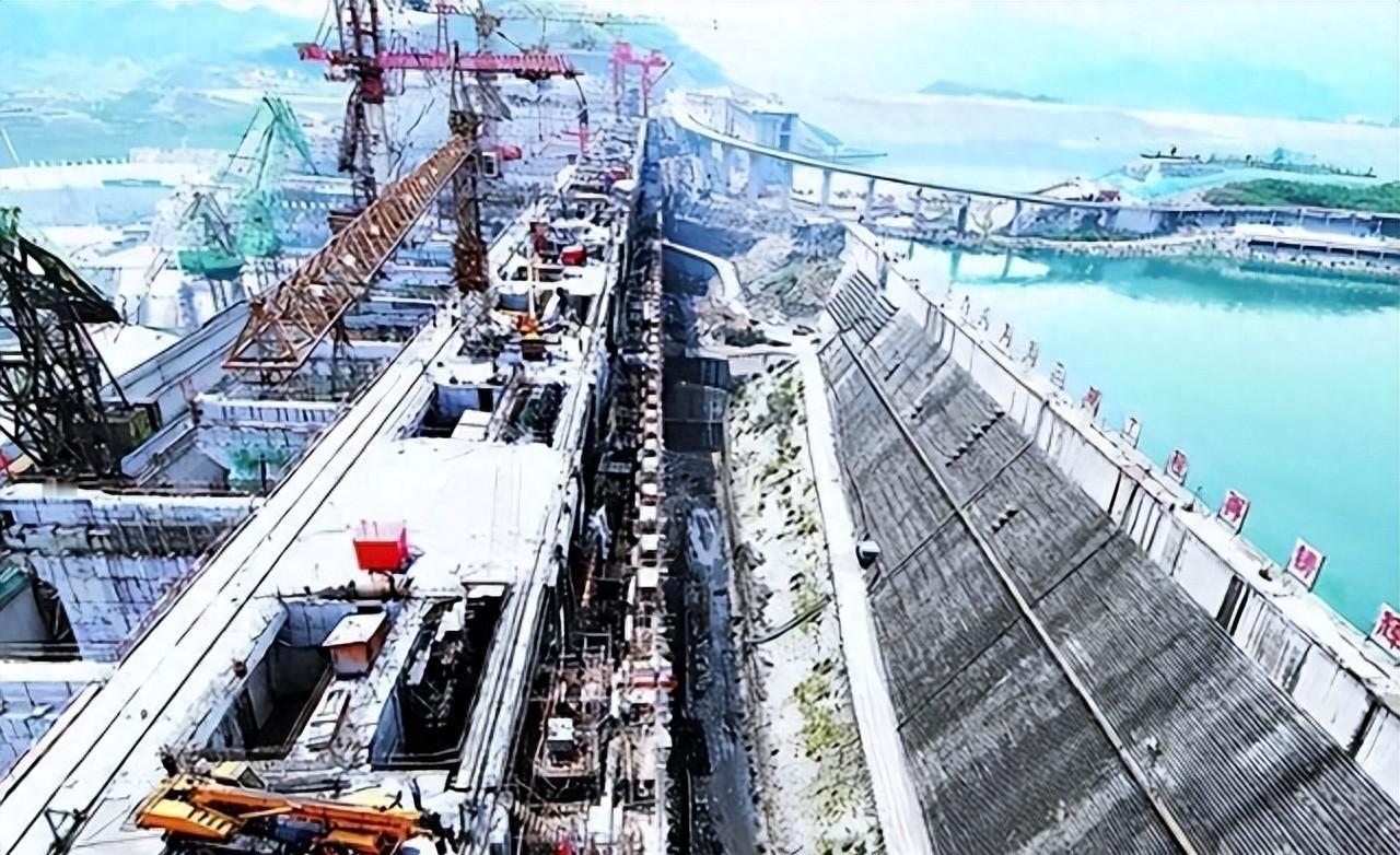 三峡大坝22年没亏钱，账本早翻篇了，它到底值不值？2025年8月，三峡累计发电