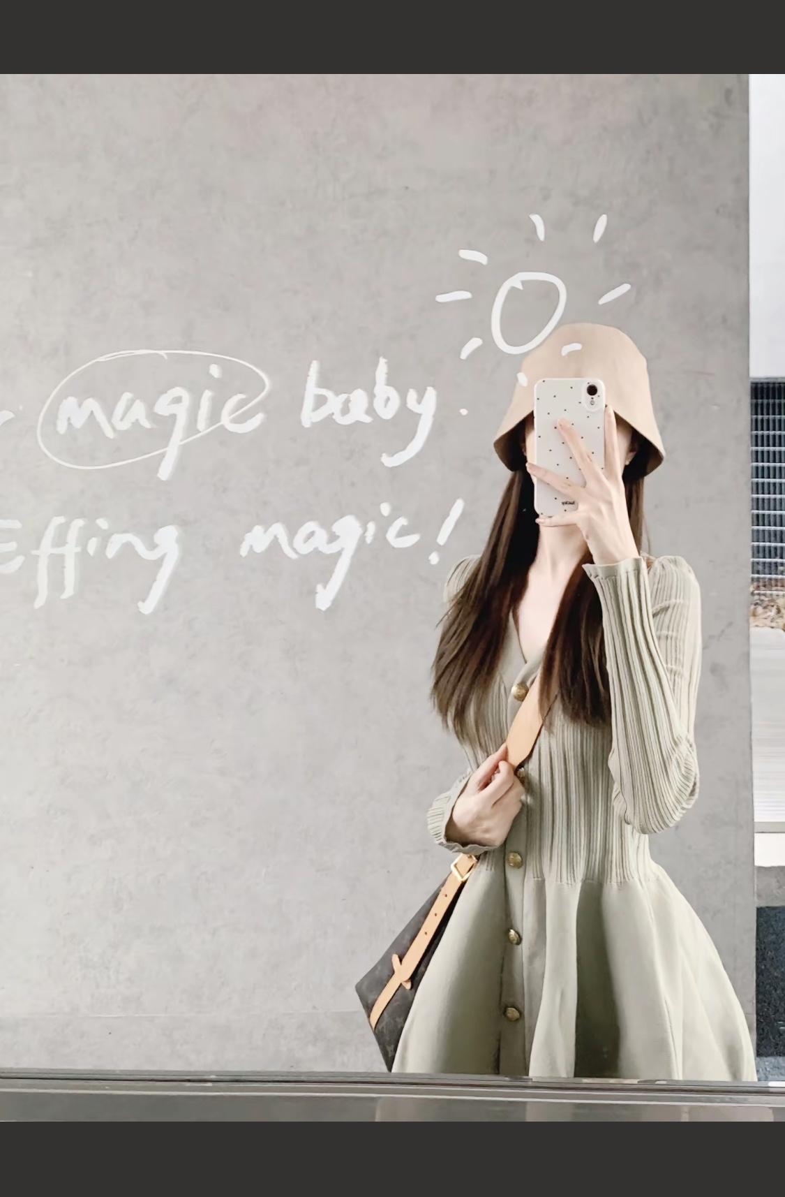 咖啡馆的悠闲时光，享受午后的宁静与美好。