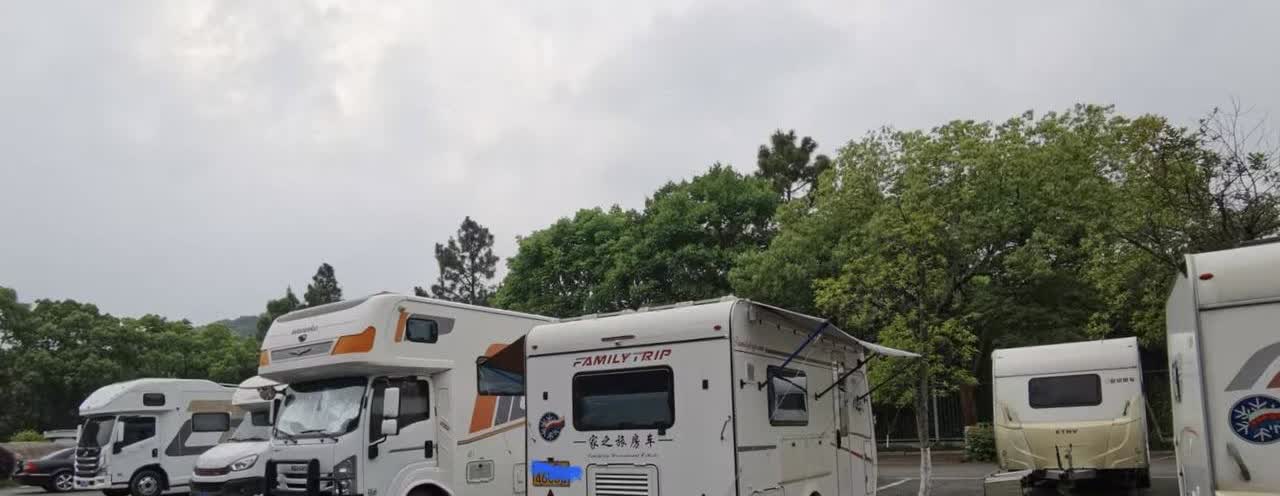温州景山上的房车：难道“无家可归”？房车为什么不开回家？为什