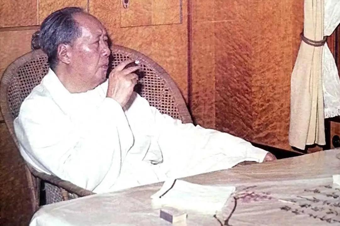 1971年9月，一场惊心动魄的政治博弈正在杭州至上海的铁路线上悄然上演。毛主席的