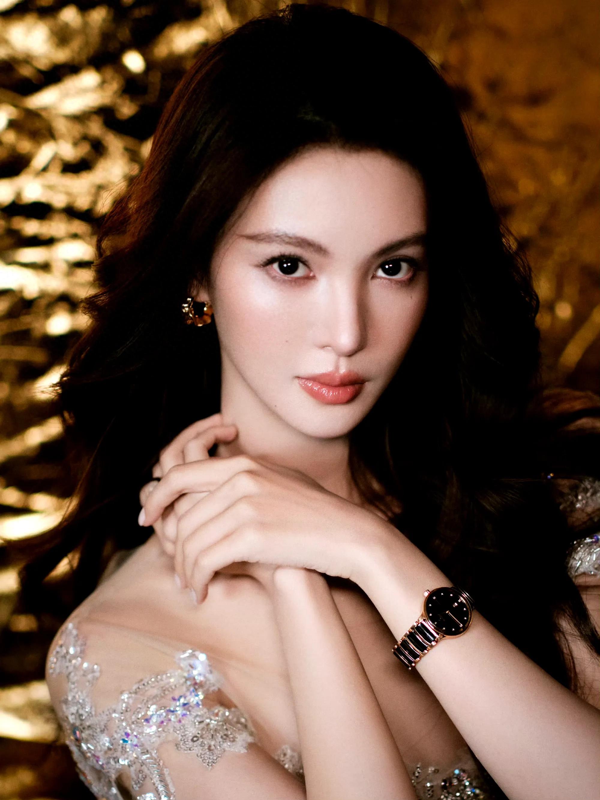 金晨时尚浪漫造型：满满的女神气质！