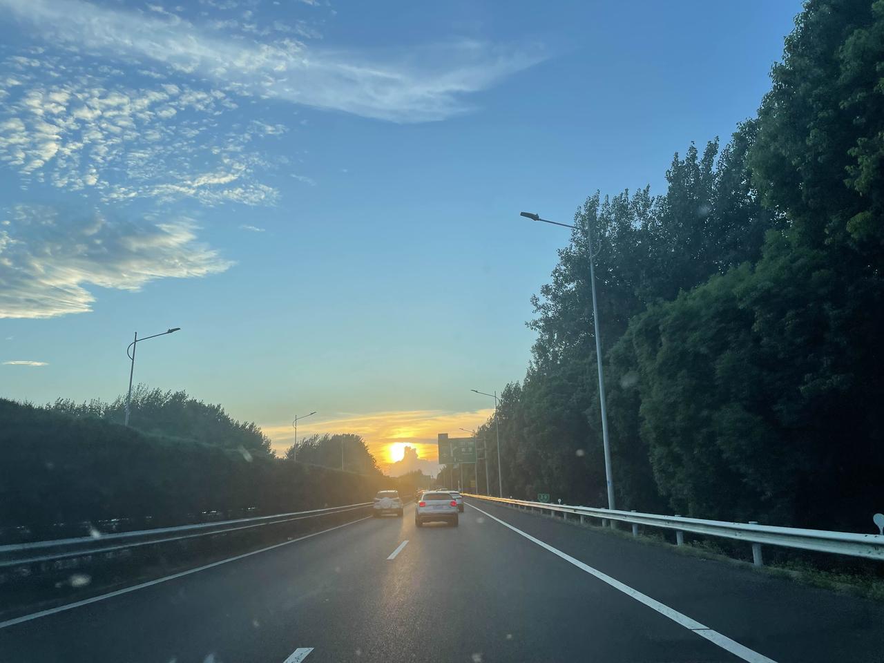 到了一定的年纪，该不该去养老院？如今的养老院，集合了护理+养老双重概念，里面除