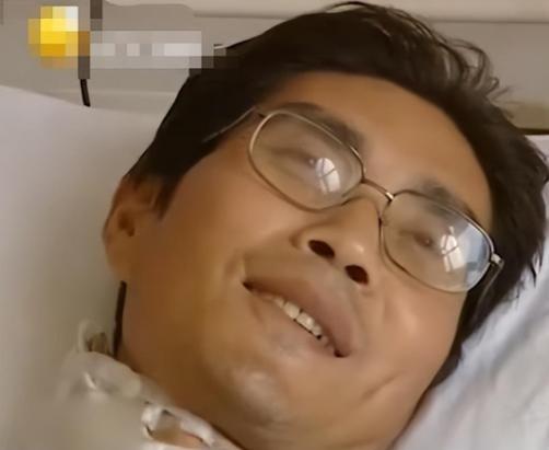 2011年，山东一男子尿毒症晚期，父母兄妹不愿救他，绝望时，突然一女子冲进病房，