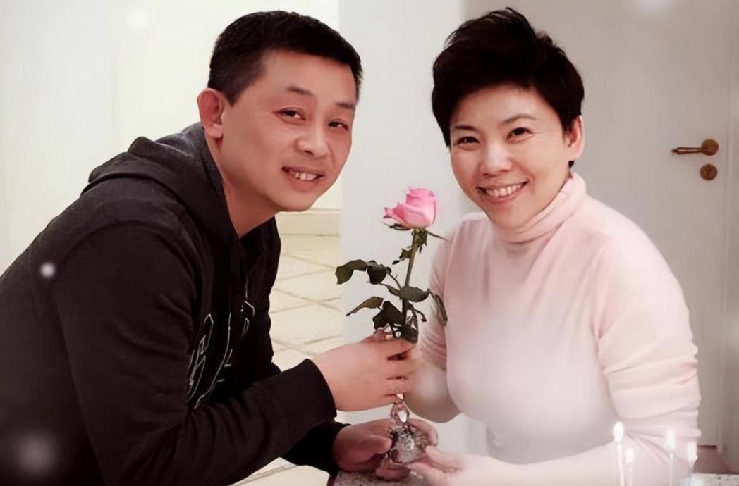 🌙当年，世界冠军邓亚萍和林志刚正在谈婚论嫁，不料却半路杀出个程咬金，导致两人分