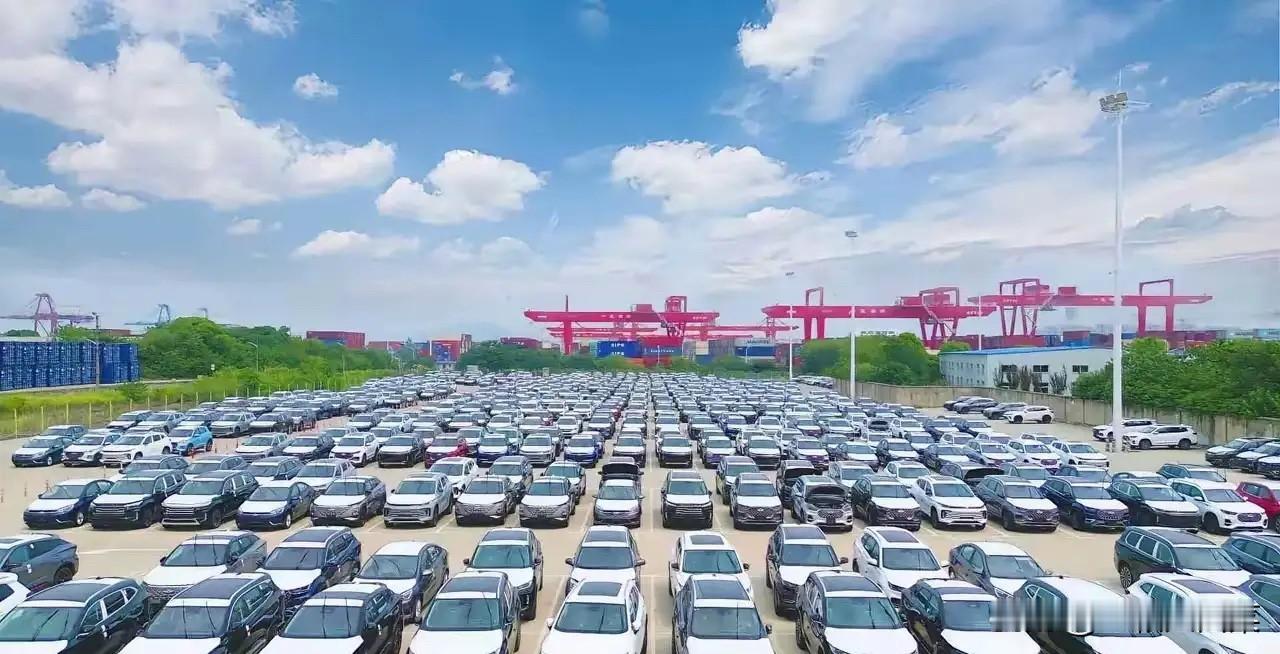 韩媒：中国即将创下全球汽车工业200年历史上未曾有过的纪录！12月30日，韩