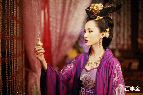 还记得《肉蒲团》的铁玉香吗?身材比电影中更劲爆