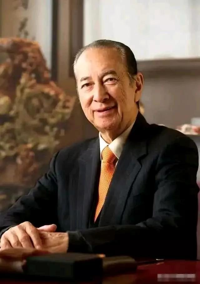 1985年，谢贤欠下了1600万赌债，被逼债，走投无路，妻子狄波拉经谢贤同