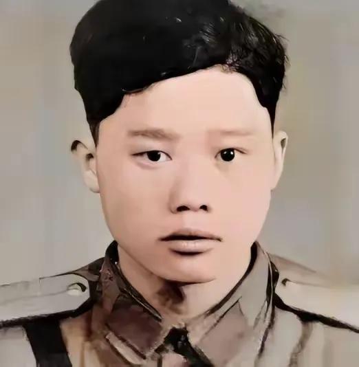 1951年1月28日，志愿军战士潘天炎因为生理需要去附近的草丛解决，却意外发现阵