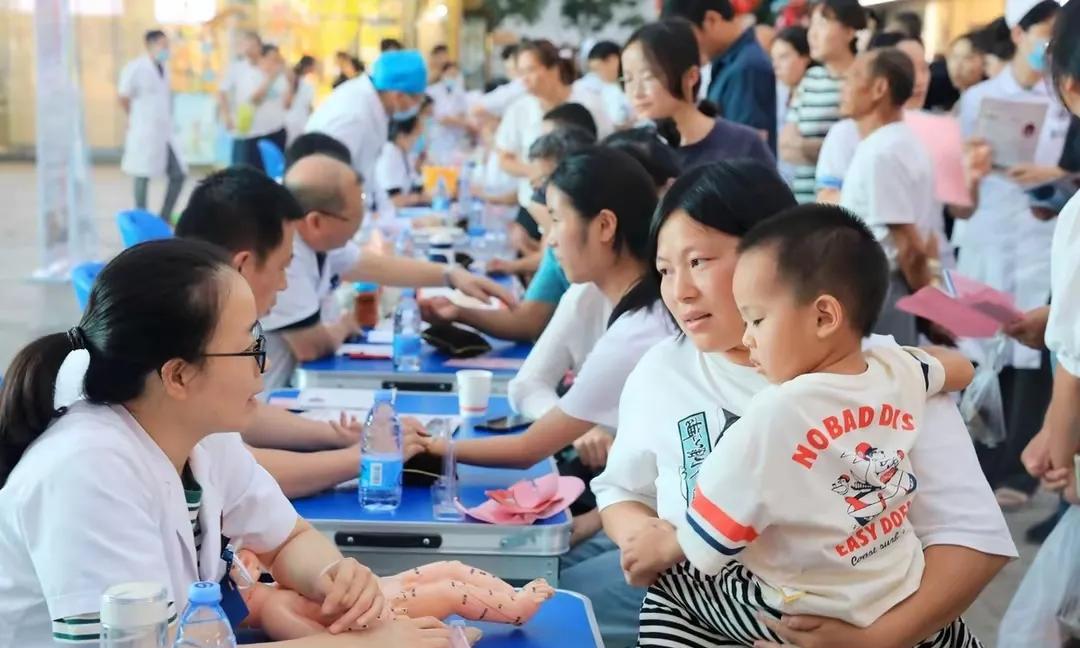#幼儿园免费教育能提高出生率吗#国务院7月25日召开国务院常务会议，部署逐步推行