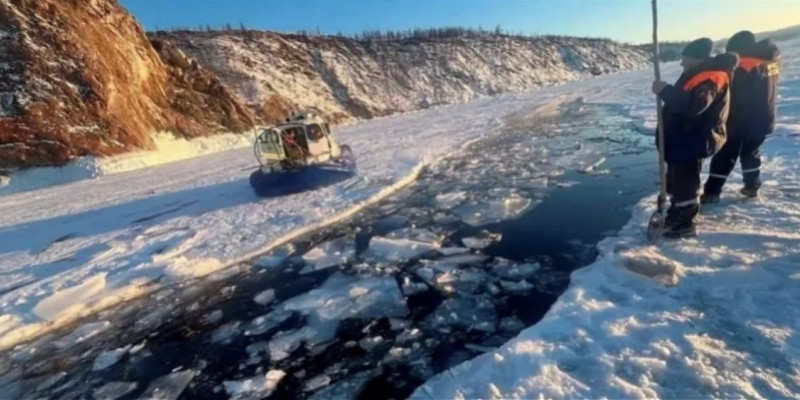 #一家四口贝加尔湖坠冰溺亡#【贝加尔湖溺亡中国游客遗体均被打捞上岸！车上成员含一