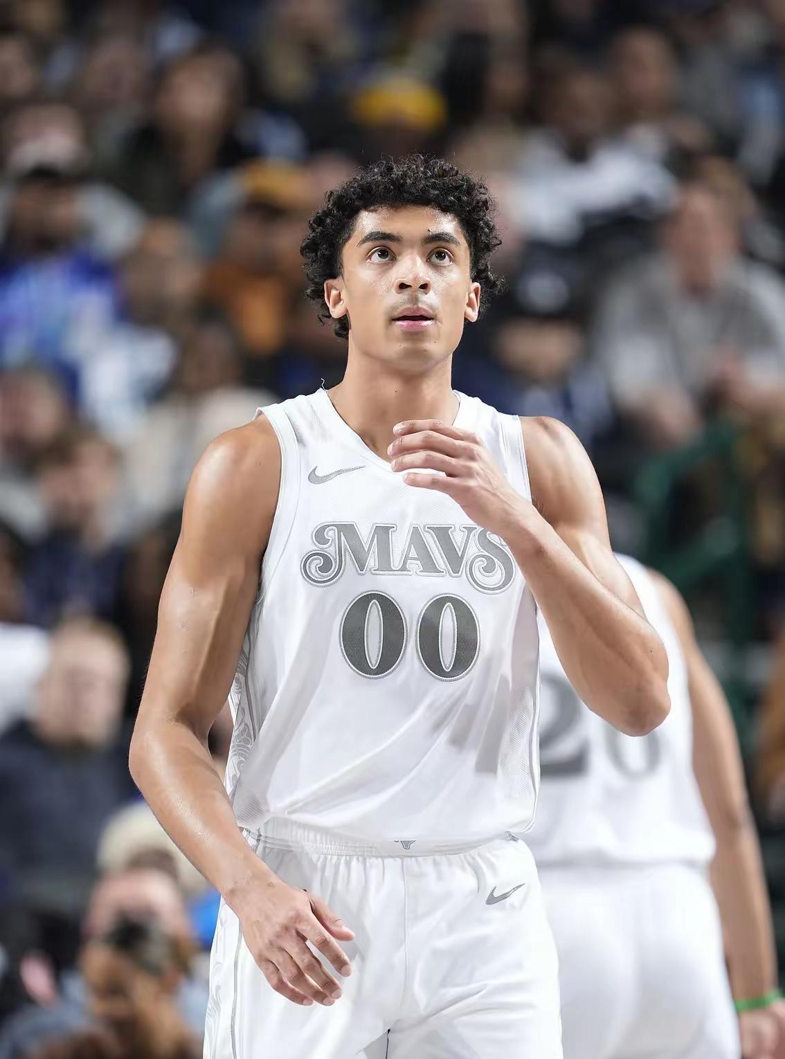 湖人侠！小科比发飙，力助老东家湖人队上位！果然没有比赛的湖人队是最强的！独行