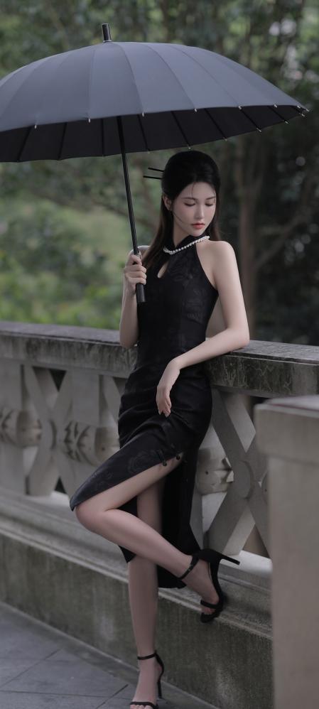 笑话：局长和女秘书出差，在高铁站icon候车。局长突然一拍大腿：“坏了，我手机落