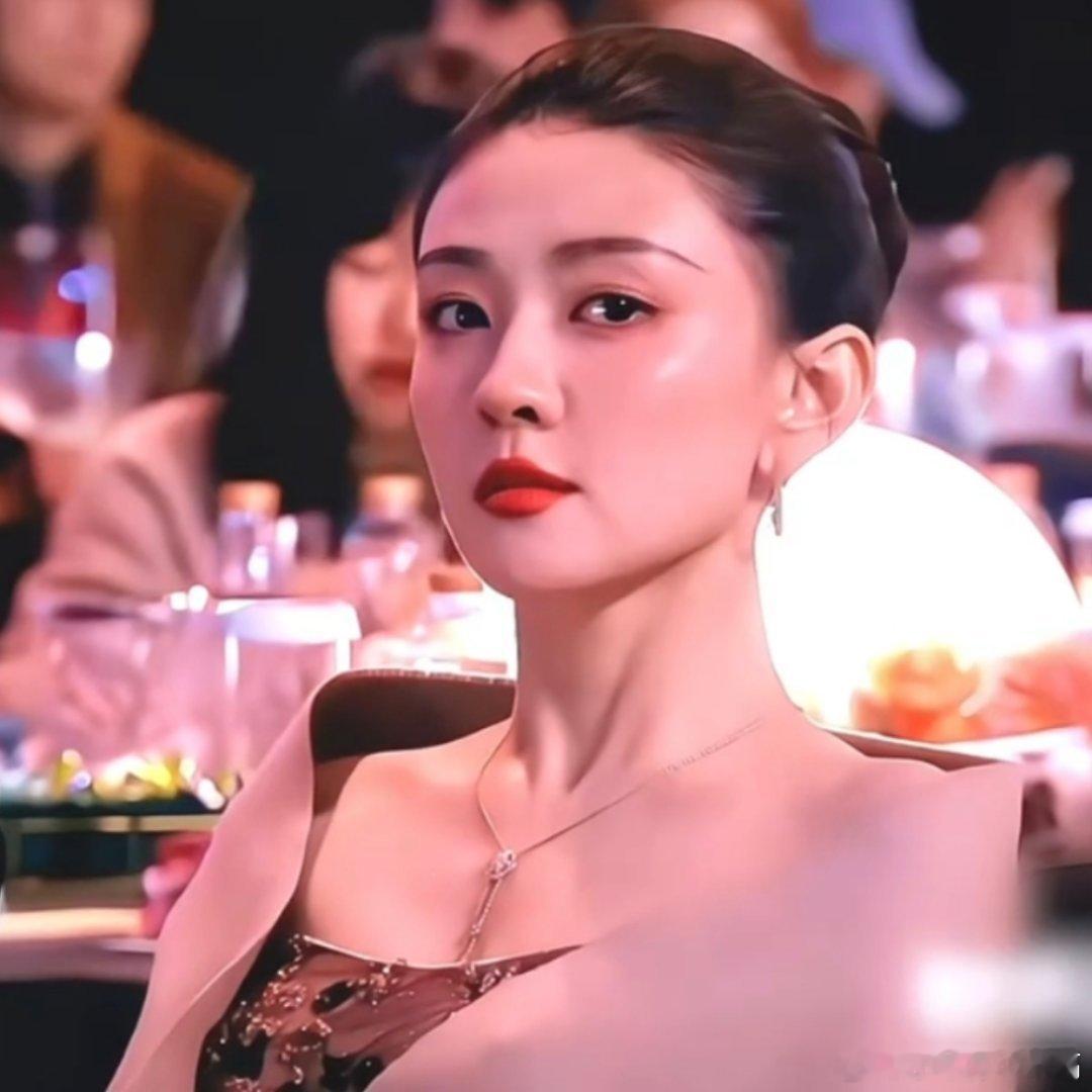 梁洁大光明梁洁的这个造型太干脆利落了，咱就是说整个人都在闪闪发光的既视感诶