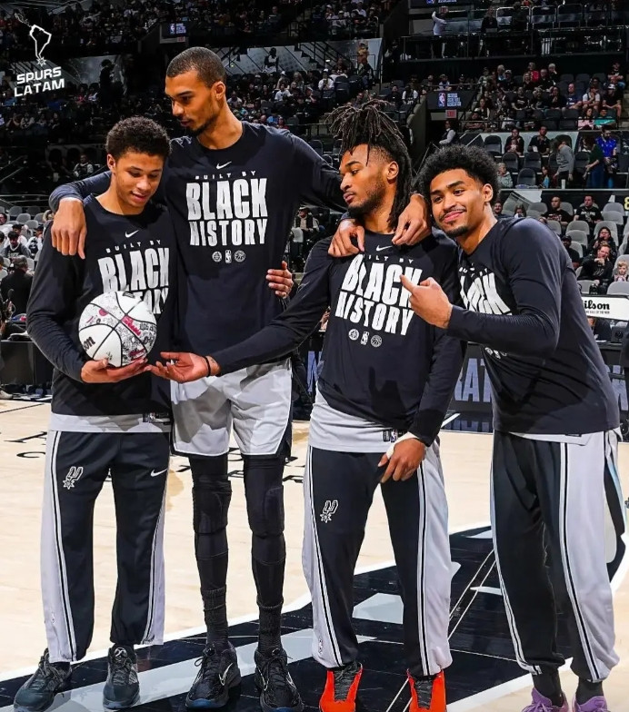 马刺的卡斯尔加文班套装的弱点我个人是很喜欢cc的，但是cc和活塞这种单持球核心