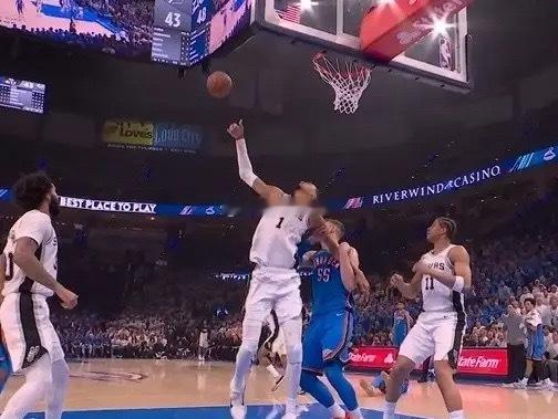 NBA总裁亚当肖华将付出惨痛代价！按照裁判在西决G2雷霆122：113战胜马刺的