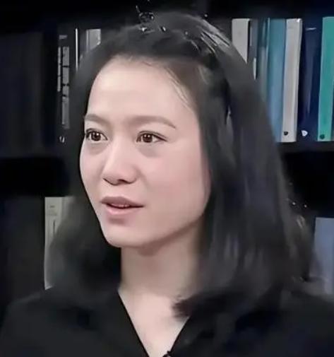🌞很多人都以为翁帆得到的不过是清华公寓的居住权，实际上杨振宁安排给她的，是