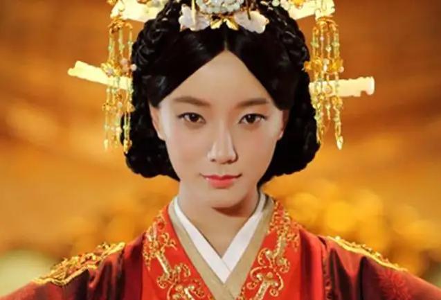 公元前91年，汉武帝刘彻将皇后卫子夫打入冷宫，接着告诉她一个消息，竟使卫子夫愤然