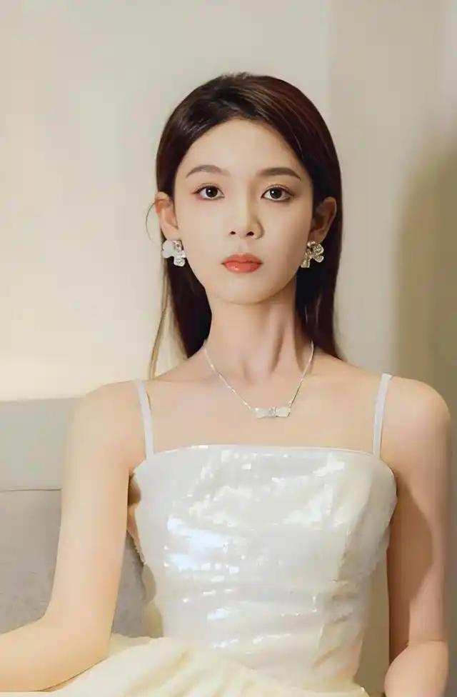 为什么陈瑶一直不温不火？原因很简单，不是因为她演技不行，而是她有一个很大的缺