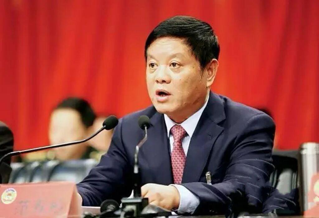 退休多年的范寿柏，再有一个月就要迎来68岁的生日。不过，这个蛋糕现在吹不成了，在