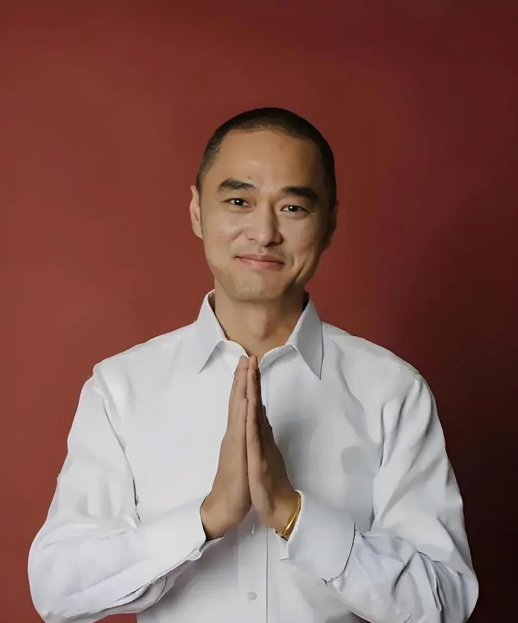 冯唐说：心定，则万事可成。成事的尽头，是心定。如果心神涣散，飘摇不定，再多的资