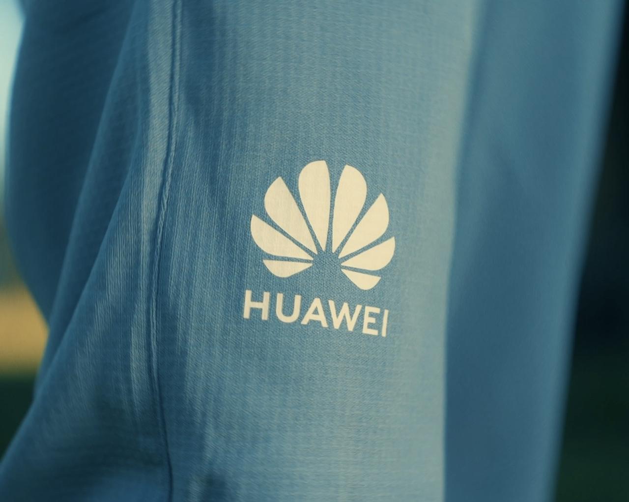 最近跑步圈的热点，必须是基普乔格所在的地表最强跑团签约新合作伙伴！这事儿本来就够