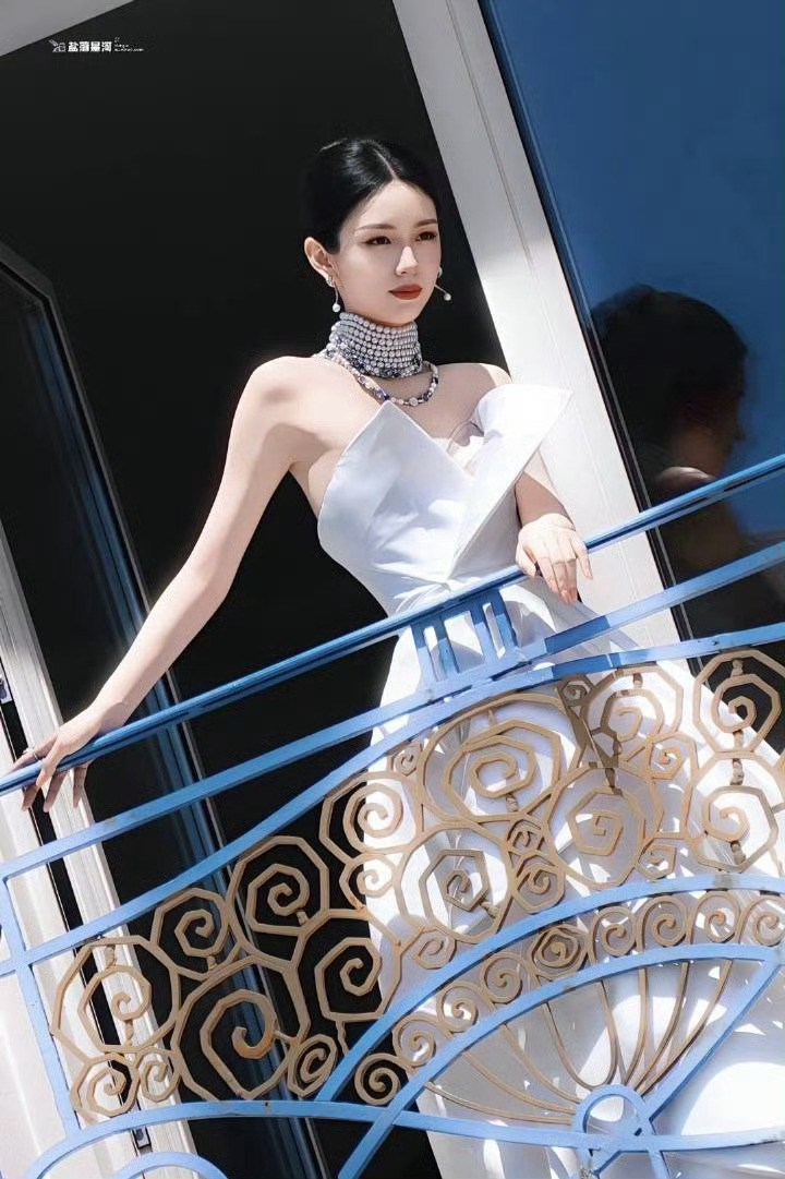YoungQueen的戛纳首秀✨​​​