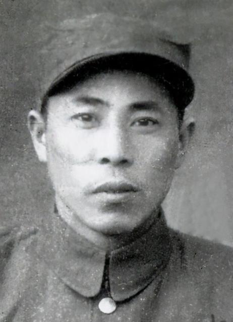 1950年9月的一天，一位衣衫褴褛、满脸黝黑的叫花子，来到陕西旬邑马栏镇驻地，邓