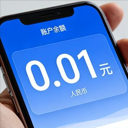 上个月，发小老周给我打电话，声音里带着藏不住的焦虑：“我失业了。”老周在一家