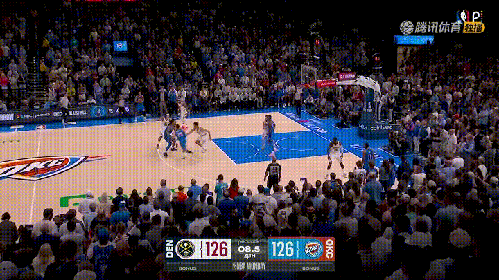 雷霆巨星亚历山大真是嚣张至极！在今天雷霆主场迎战掘金的焦点战中，当时距离全场比赛