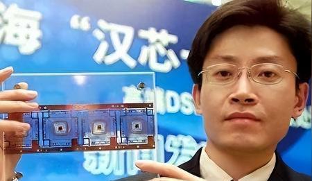 🌞2006年，被称为“芯片天才”的陈进带着天价科研资金逃亡美国，接下来的1