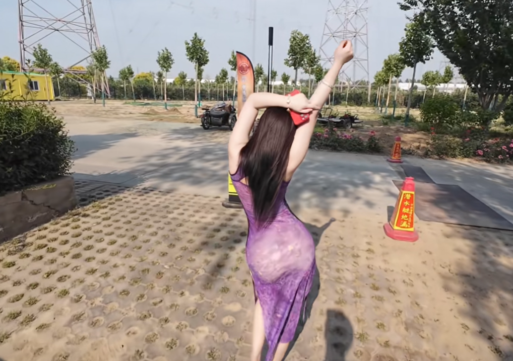 给女朋友拍照忽然想到了阿勒泰大尾羊[裂开][裂开][裂开]