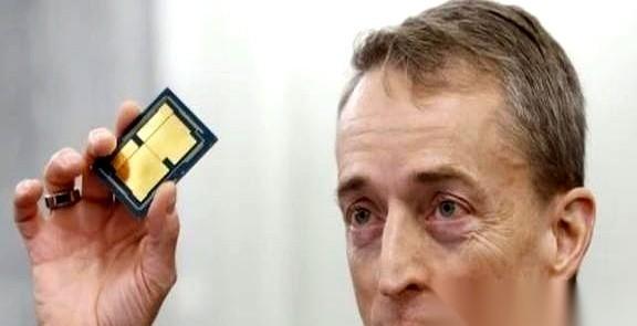 人家那个光刻机大佬，前脚刚说完我们比美国落后十年。后脚，去年咱们芯片出口就干过